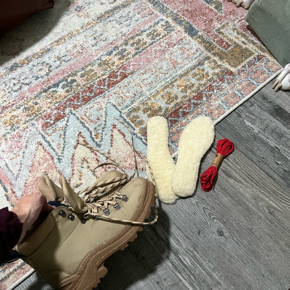 Alice + Whittles Waterproof Hiking Boot with Optional Shearling & Extra Laces - Picture 3 of 3